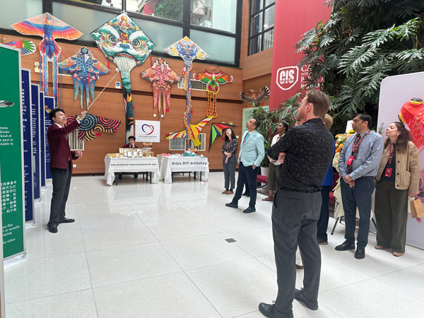 The Beijing One Heart Sphere Charity Foundation Heartstrings Special Fund raised funds by selling kites at the CISB International Kite Festival, and the proceeds were used to assist the earthquake victims in Myanmar.