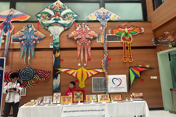 The Beijing One Heart Sphere Charity Foundation Heartstrings Special Fund raised funds by selling kites at the CISB International Kite Festival, and the proceeds were used to assist the earthquake victims in Myanmar.